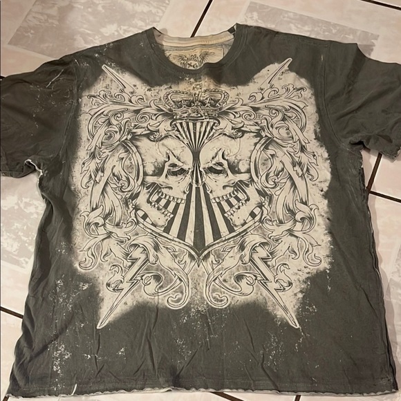 Vintage Gray Short Sleeve Tee with Ornate Design - Picture 1 of 5